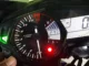Panel instrumen Yamaha YZF-R25 dengan lampu shift light menyala merah di atas takometer