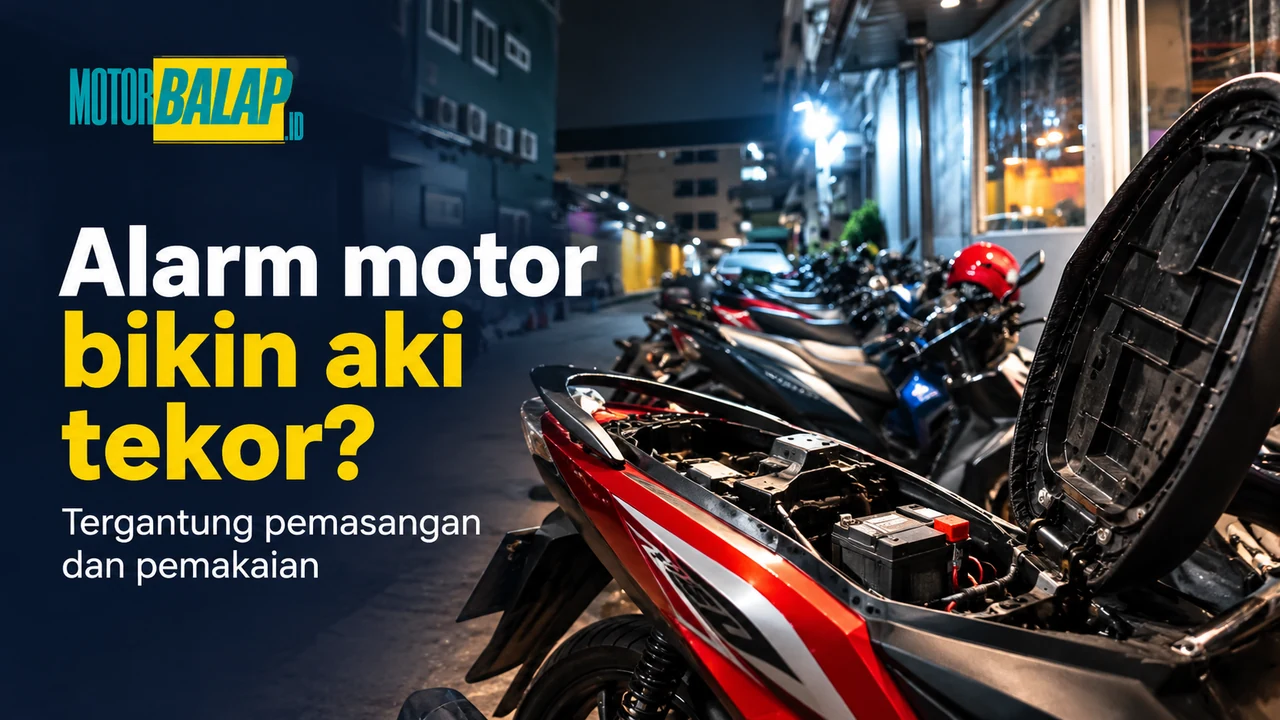 Thumbnail motor parkir dengan aki terlihat di bawah jok dan judul Alarm motor bikin aki tekor, tergantung pemasangan dan pemakaian.