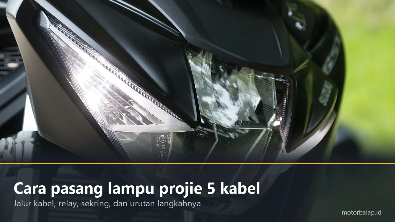Lampu utama Suzuki GSX-S125 dari dekat dengan lampu senja LED menyala, berpita judul Cara pasang lampu projie 5 kabel